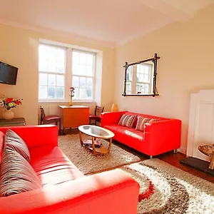 Joivy Bright Flat With Workspace In New Town Edinburgh